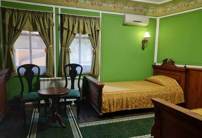 Family Hotel At Renaissance Square