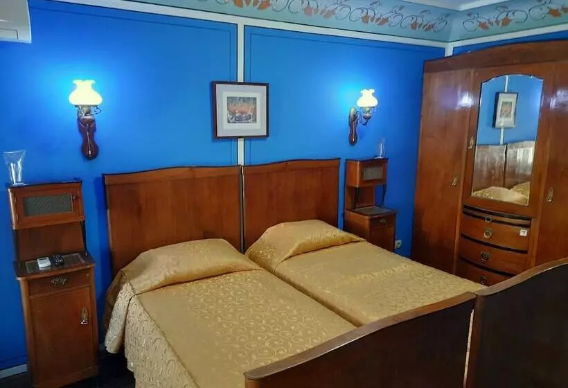 Family Hotel At Renaissance Square