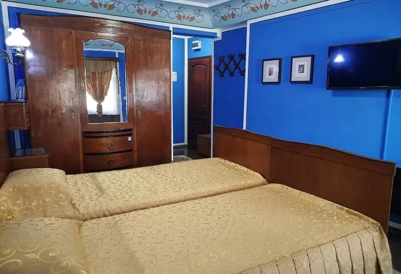 Family Hotel At Renaissance Square