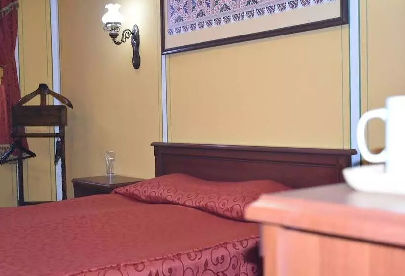 Family Hotel At Renaissance Square