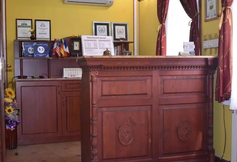 Family Hotel At Renaissance Square