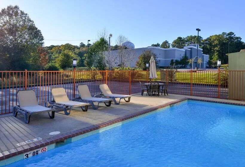 בית מלון כפרי Red Roof Inn & Suites Clinton, Ms