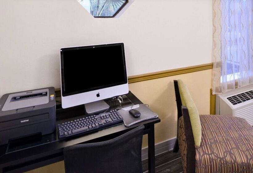 ホテル Red Roof Inn & Suites Clinton, Ms