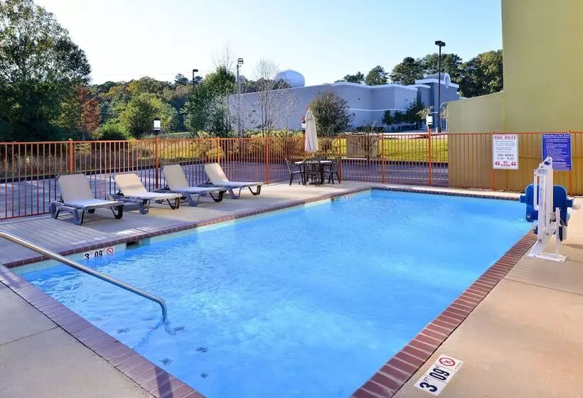 בית מלון כפרי Red Roof Inn & Suites Clinton, Ms