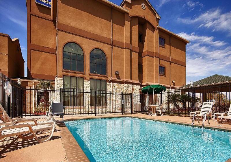 Отель Baymont By Wyndham Cuero