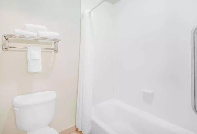 ホテル Baymont By Wyndham Pearsall