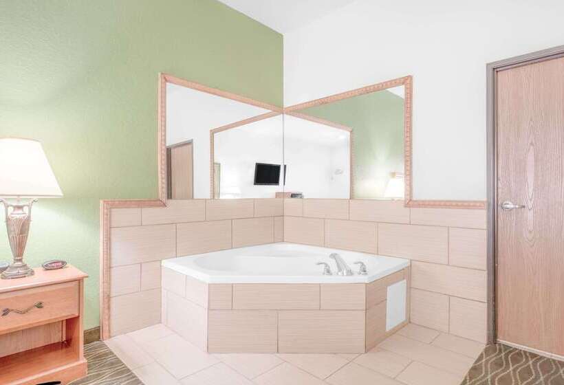 ホテル Baymont By Wyndham Pearsall