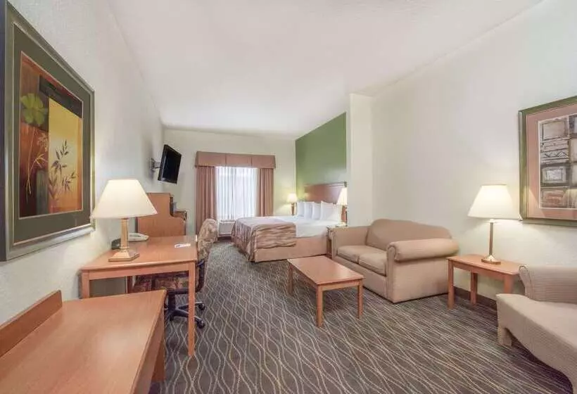 ホテル Baymont By Wyndham Pearsall