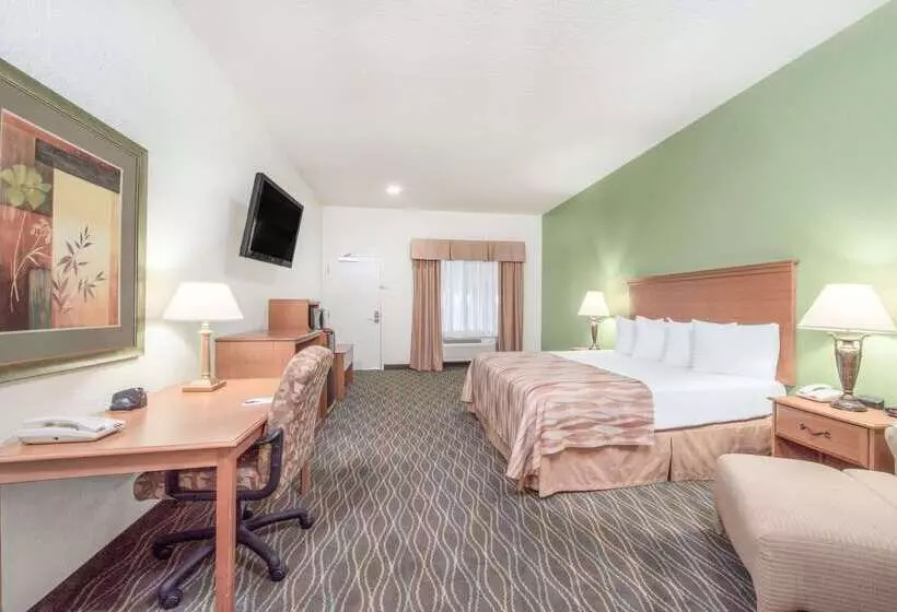 ホテル Baymont By Wyndham Pearsall