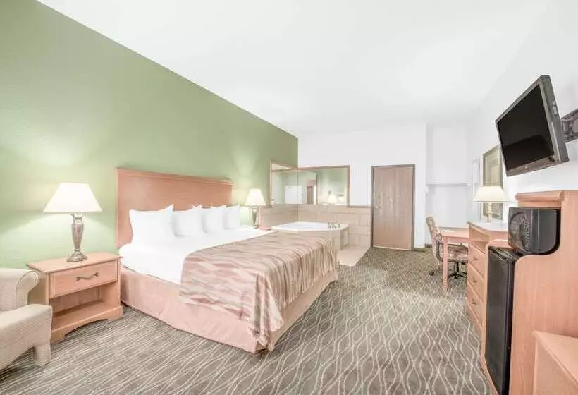 ホテル Baymont By Wyndham Pearsall