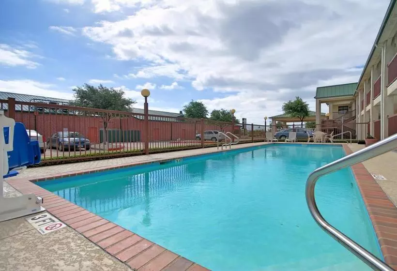 酒店 Best Western Cedar Inn