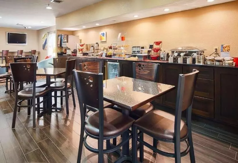 酒店 Best Western Cedar Inn