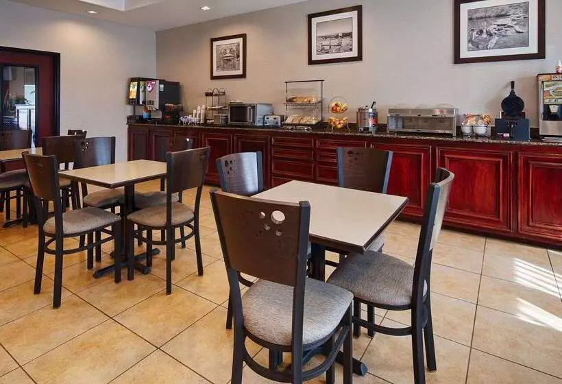 Best Western Lockhart Hotel & Suites