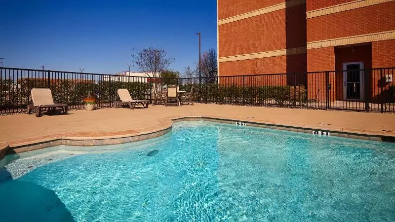 Best Western Lockhart Hotel & Suites