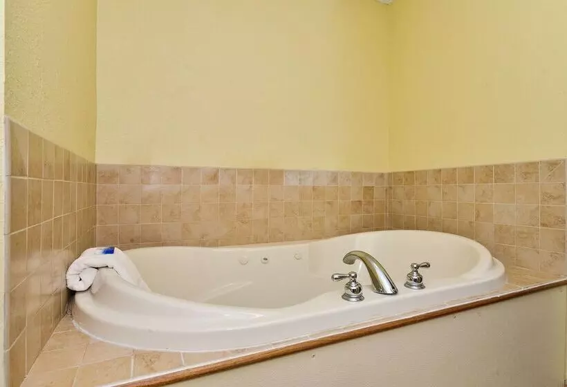 호텔 Best Western Plus Crossroads Inn & Suites