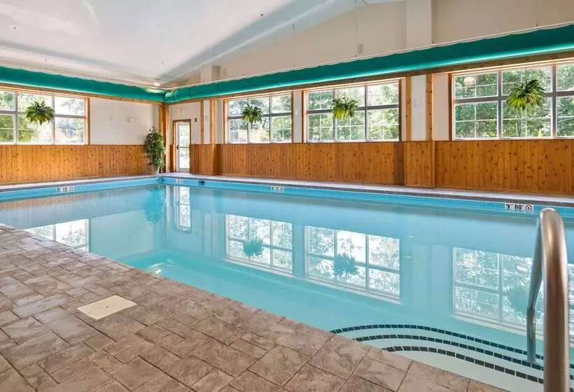 호텔 Best Western Plus Crossroads Inn & Suites