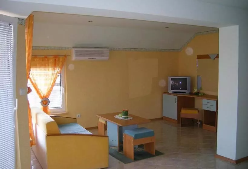 Hotel Dari Guest Rooms стаи за гости дари