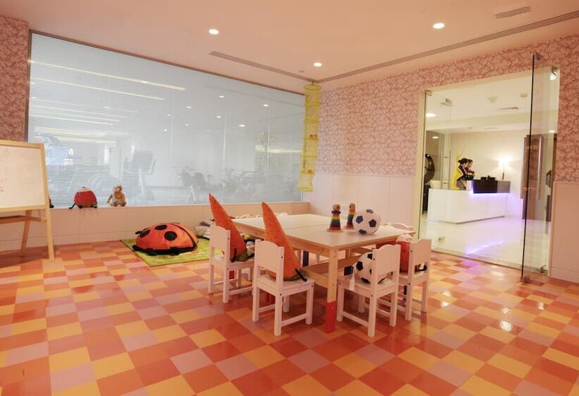 Отель Elite Byblos