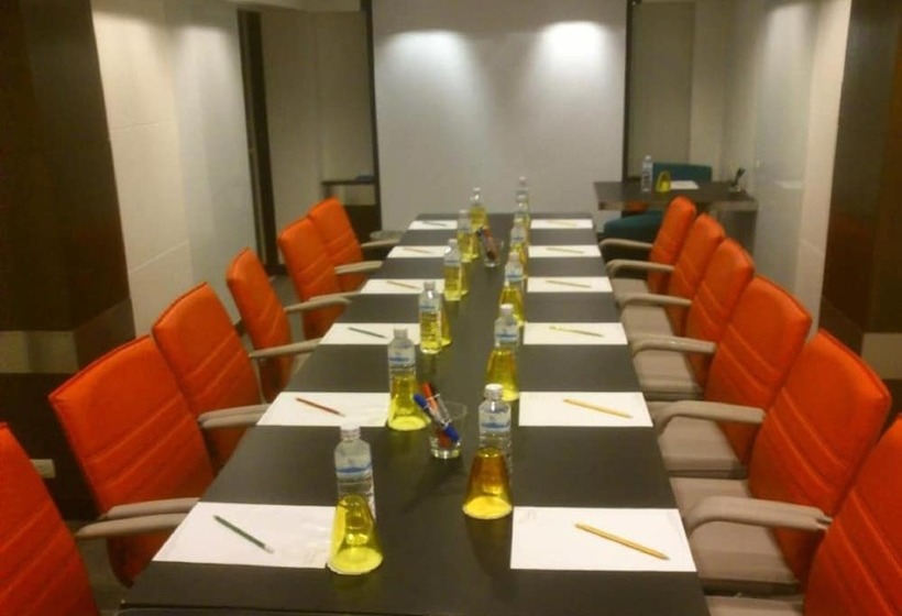 Fx Hotel Metrolink Makkasan