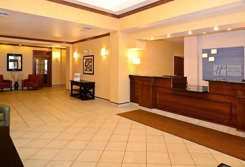 Holiday Inn Express Hotel & Suites Fort Atkinson, An Ihg