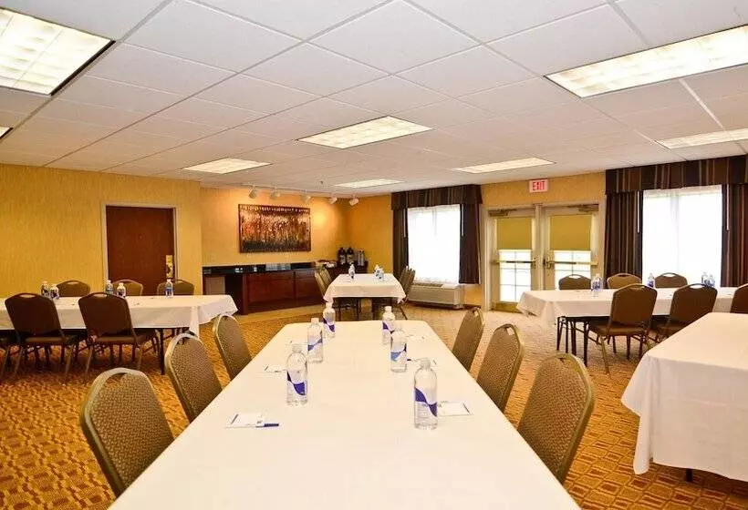Holiday Inn Express Hotel & Suites Fort Atkinson, An Ihg