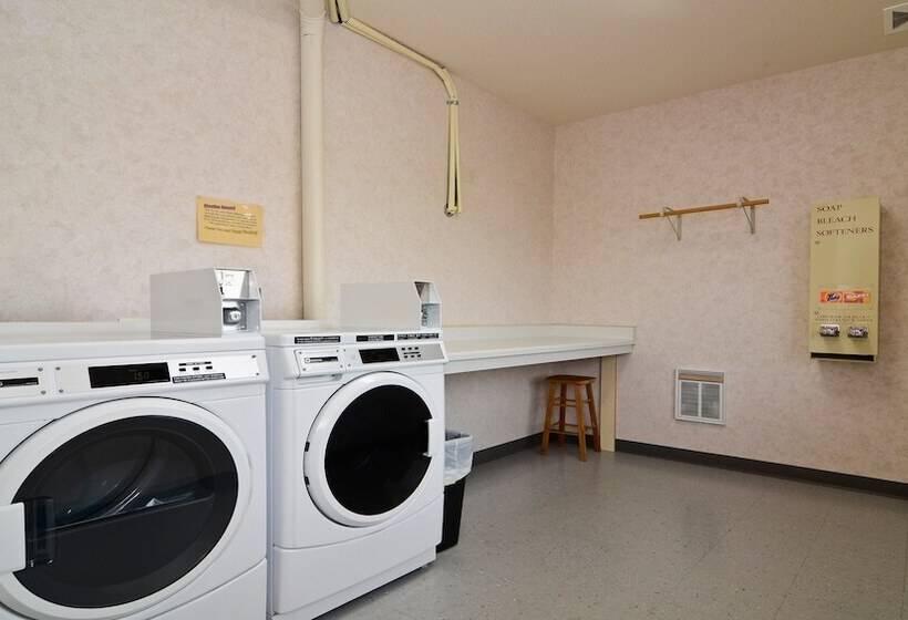 Holiday Inn Express Hotel & Suites Fort Atkinson, An Ihg