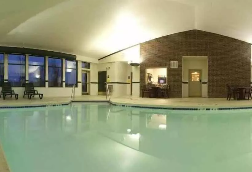 Holiday Inn Express Hotel & Suites Fort Atkinson, An Ihg
