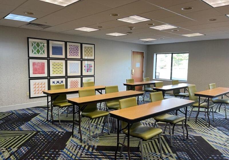 Holiday Inn Express Hotel & Suites Lewisburg, An Ihg