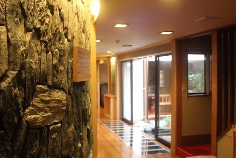 בית מלון כפרי Sinonomesou