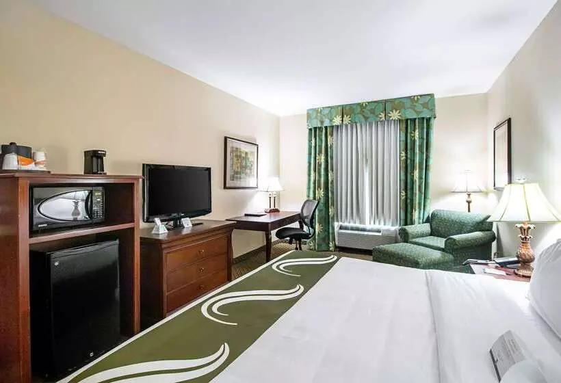 Отель Quality Inn & Suites