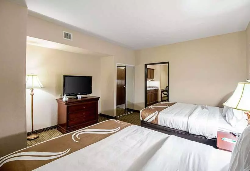 Отель Quality Inn & Suites