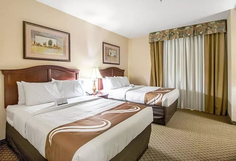 Отель Quality Inn & Suites