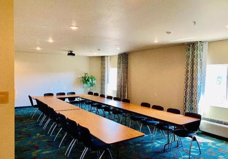 Отель Candlewood Suites Hot Springs, An Ihg