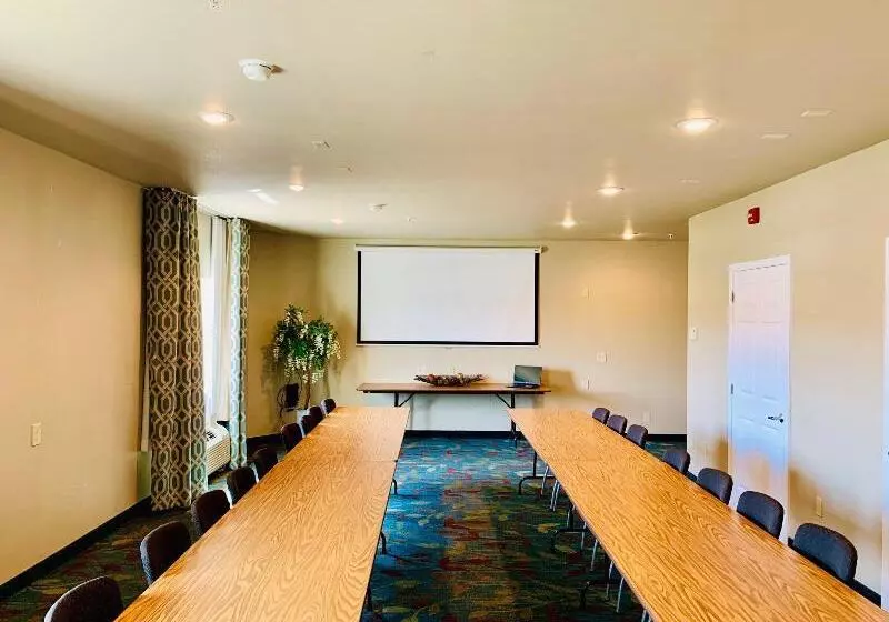 Отель Candlewood Suites Hot Springs, An Ihg