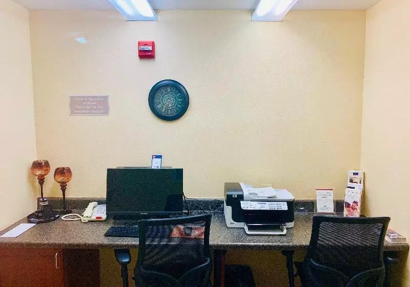 Отель Candlewood Suites Hot Springs, An Ihg