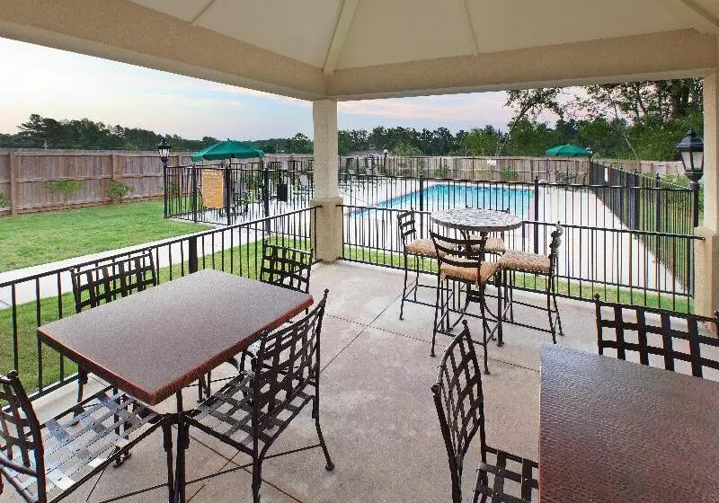 Отель Candlewood Suites Hot Springs, An Ihg