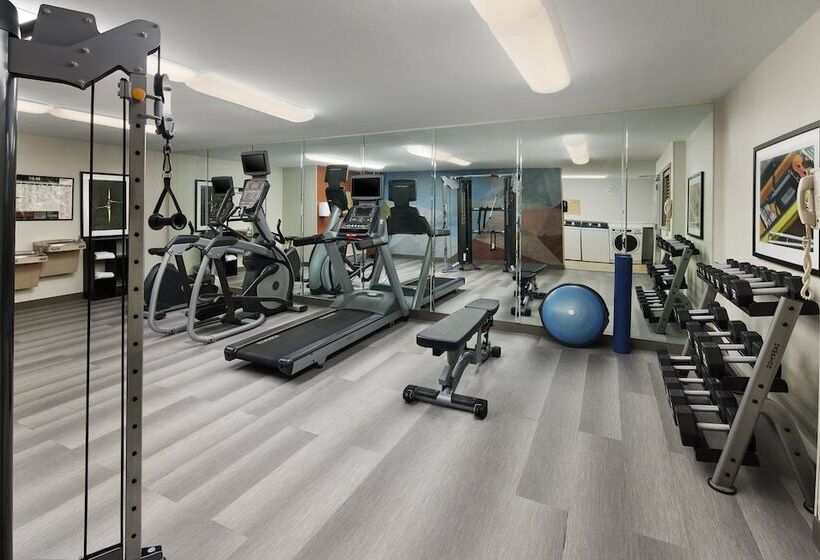 호텔 Candlewood Suites Charleston Northwoods, An Ihg