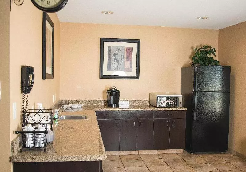 Отель Candlewood Suites Loveland, An Ihg