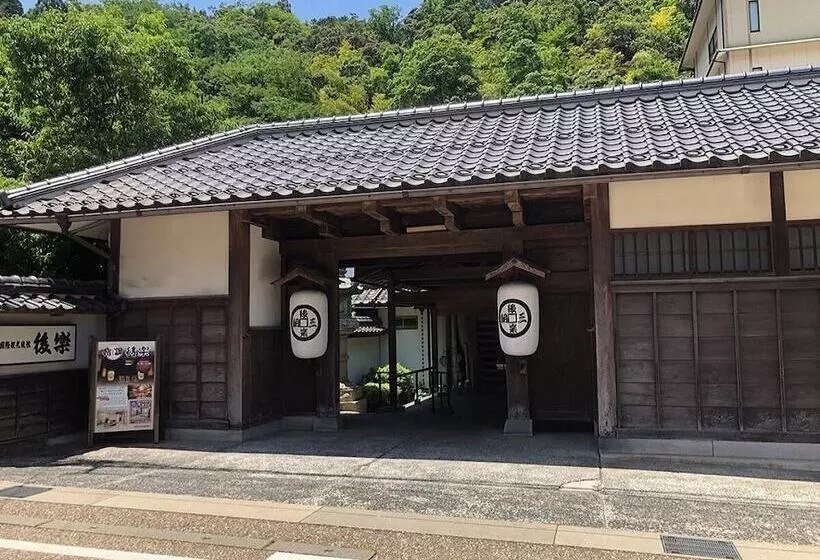 Отель Misasaonsen Kouraku