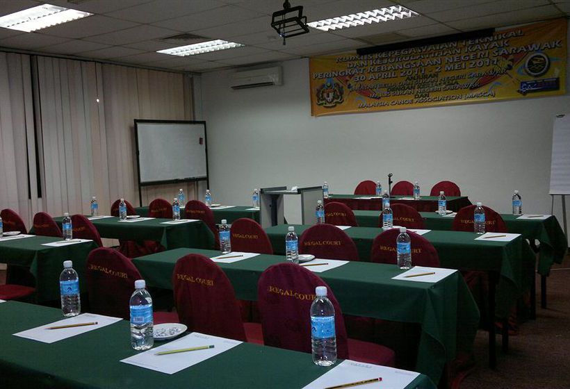 فندق Regal Court Kuching