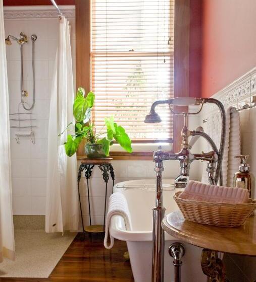 민박 Mchardy Lodge