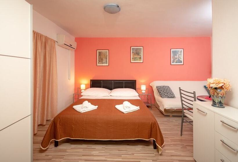 Hotel Damira Rooms