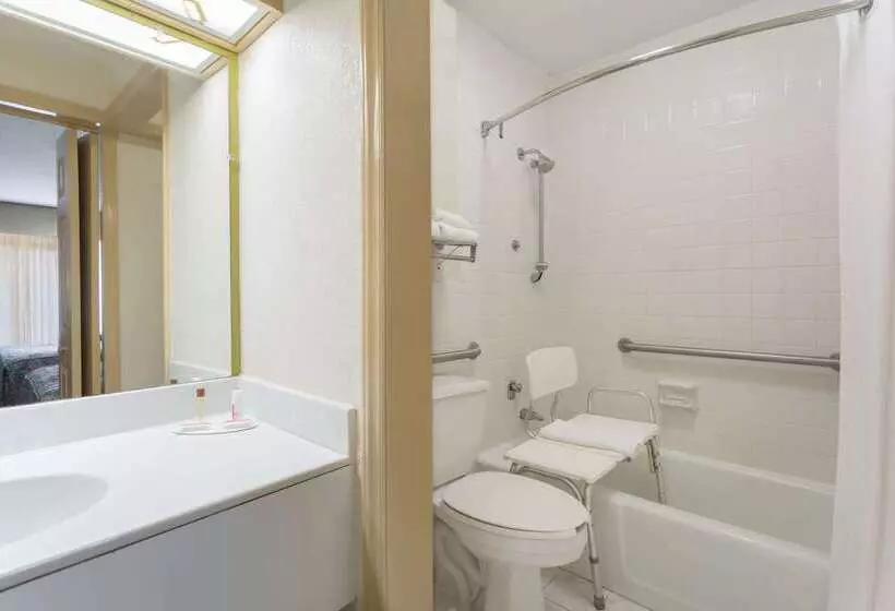 호텔 Days Inn & Conf Center By Wyndham Southern Pines Pinehurst