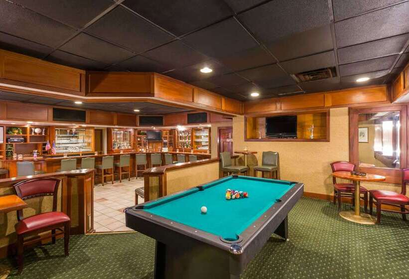 בית מלון כפרי Days Inn & Conf Center By Wyndham Southern Pines Pinehurst