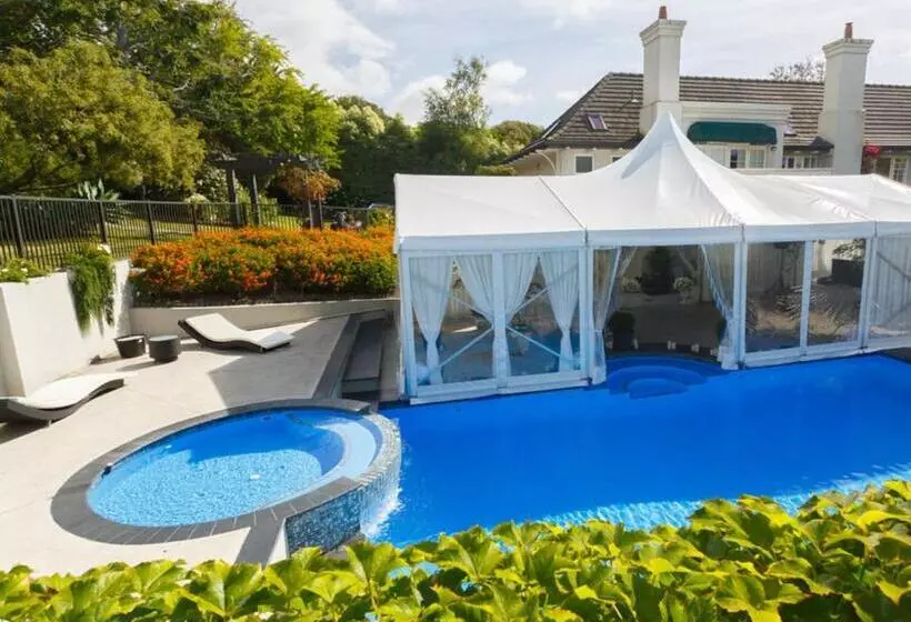 Отель Greenmantle Estate