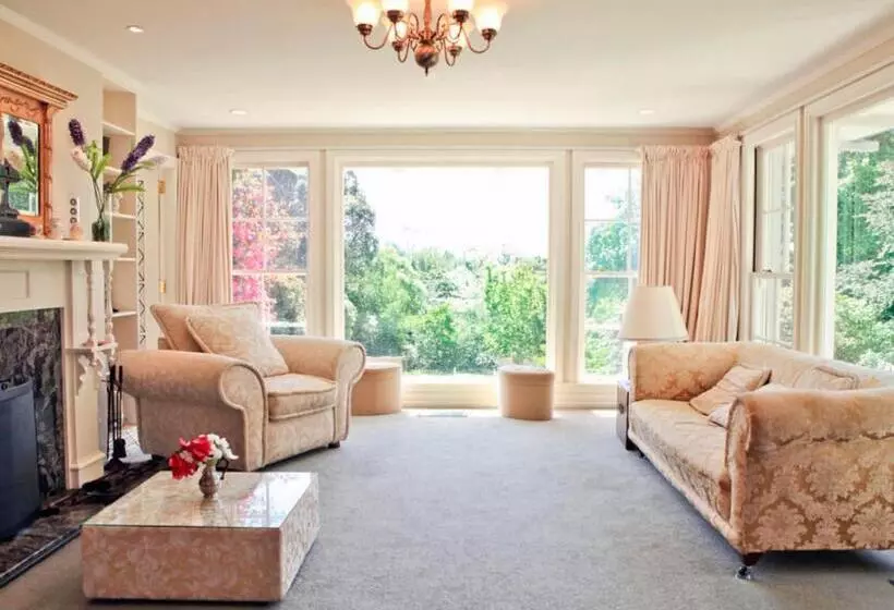 Отель Greenmantle Estate