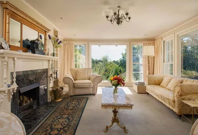 Отель Greenmantle Estate