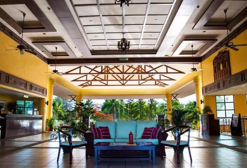 호텔 Kudat Golf & Marina Resort