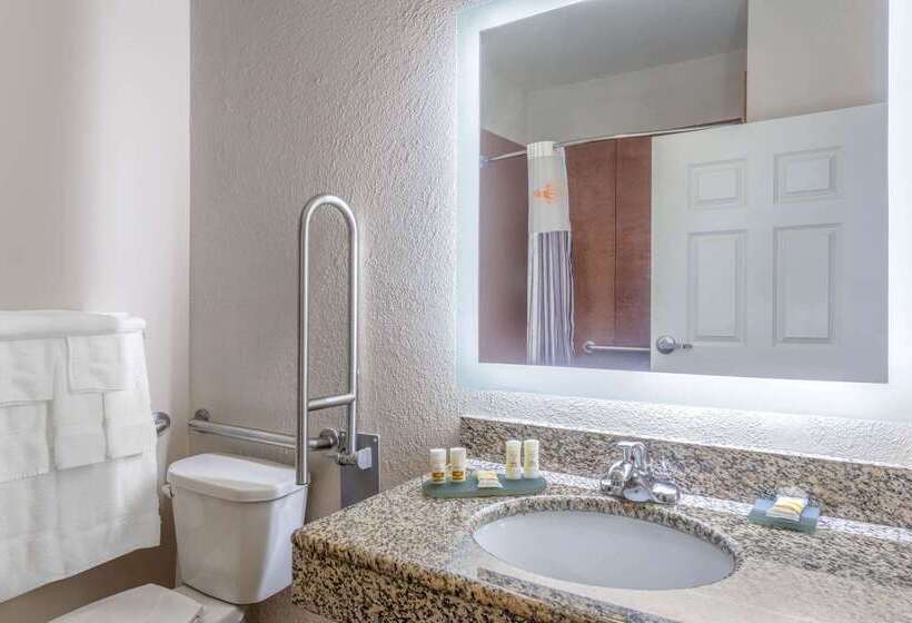 호텔 La Quinta Inn & Suites By Wyndham Stonington Mystic Area