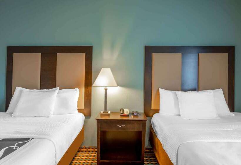 호텔 La Quinta Inn & Suites By Wyndham Stonington Mystic Area